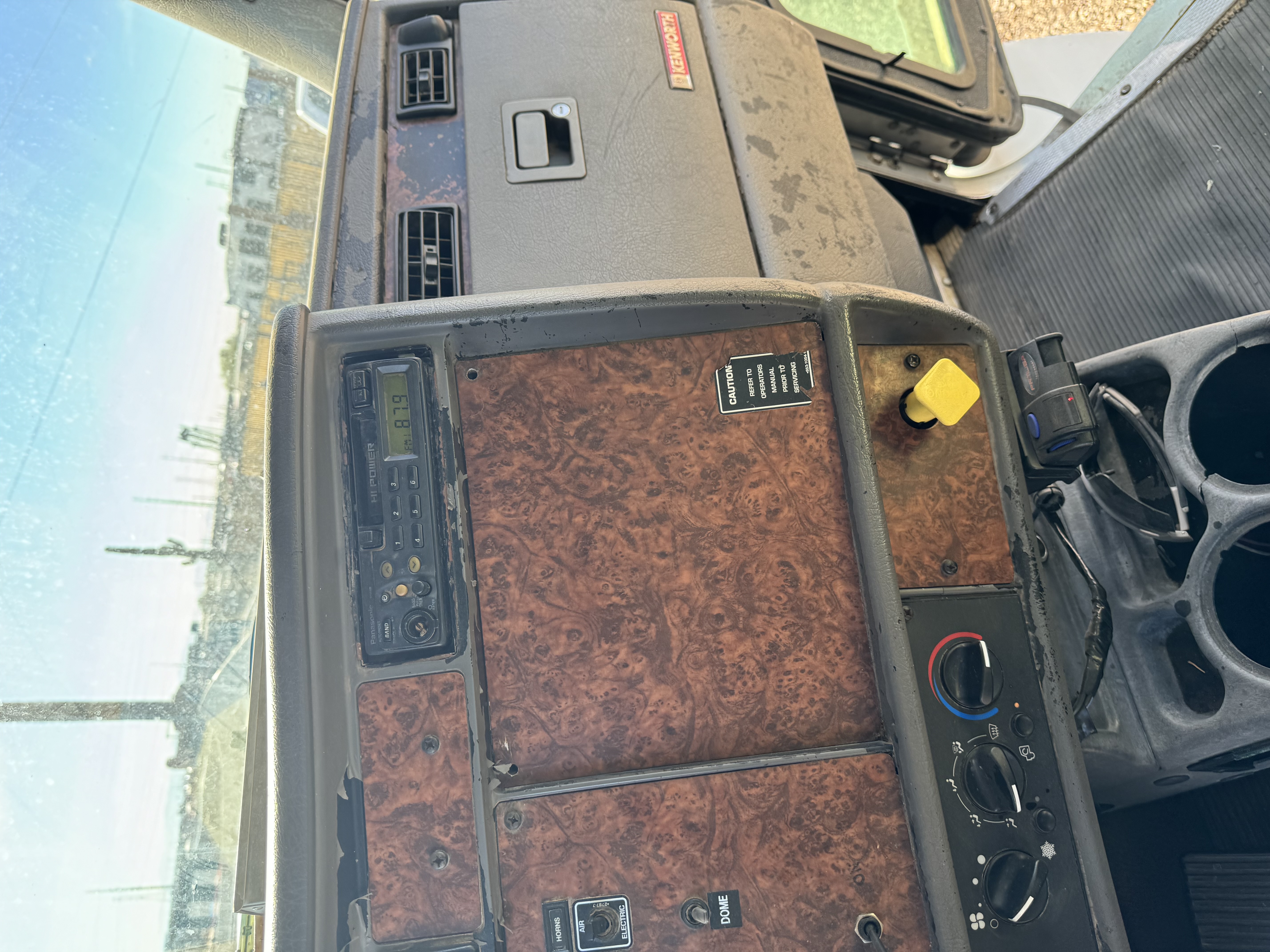 2003 KENWORTH T300 - Image 25